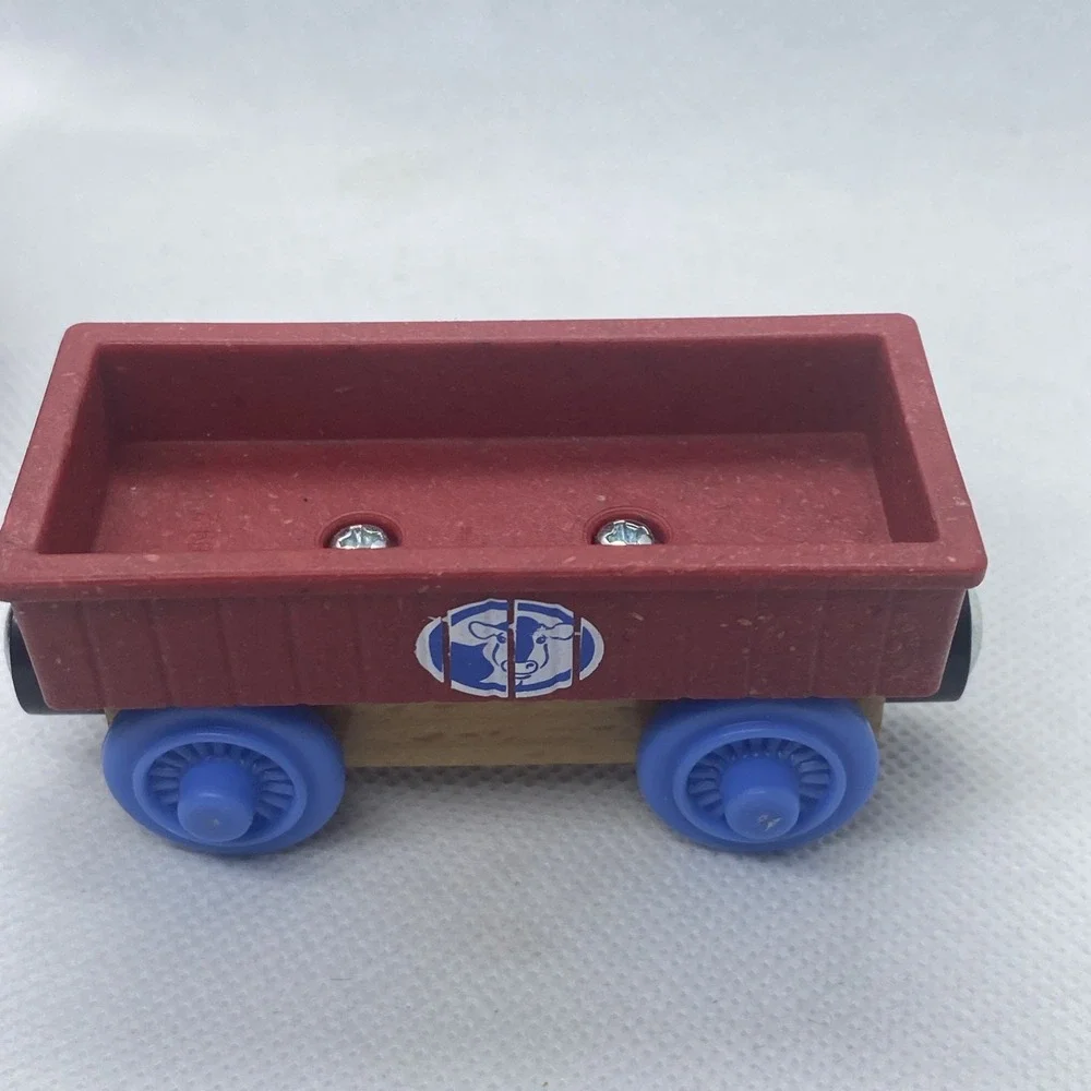 Thomas & Friends Wooden Railway Dairy Diesel And Dairy Car Train - Picture 7 of 8